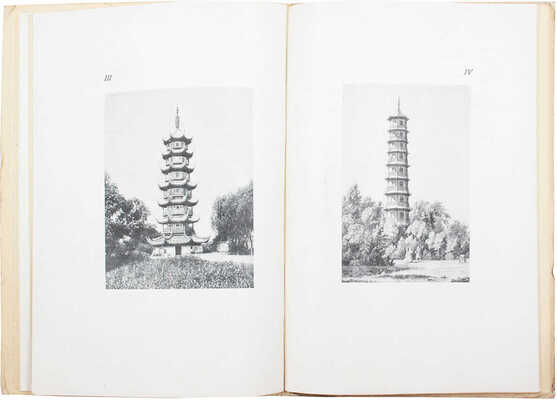 Лот из двух каталогов отчетных выставок работ Студии изобразительного искусства: